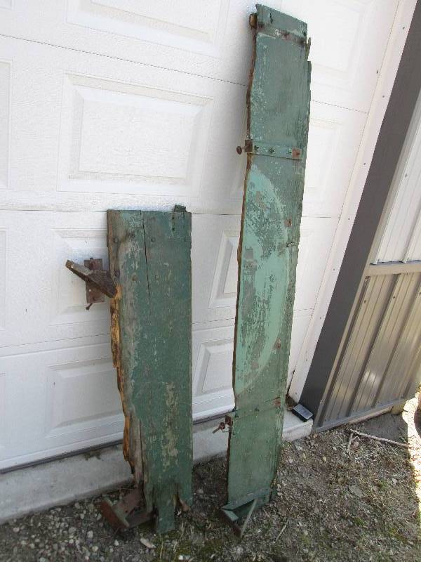 lot 200 image: 2 painted wood pieces 45 tall by 6...