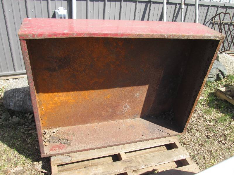 lot 203 image: fork truck box - 4 x 3 x 11...