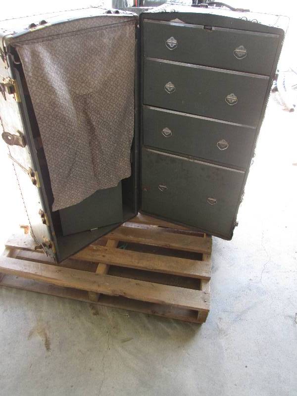 lot 4 image: antique 21x21x40 travel trunk...