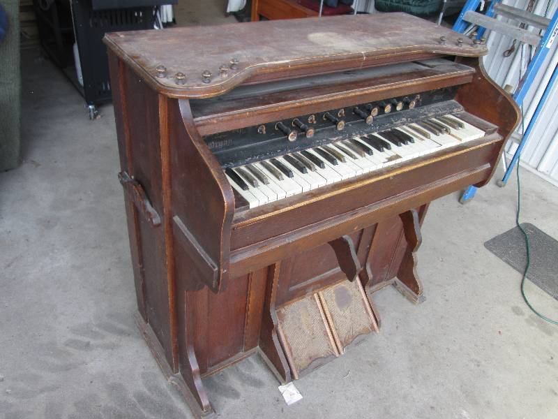 lot 209 image: WJ Dyer and  Brothers organ bench w...