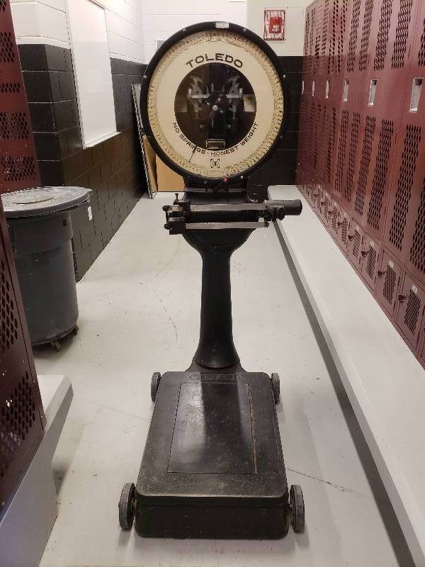lot 48 image: Vintage Toledo Scale
