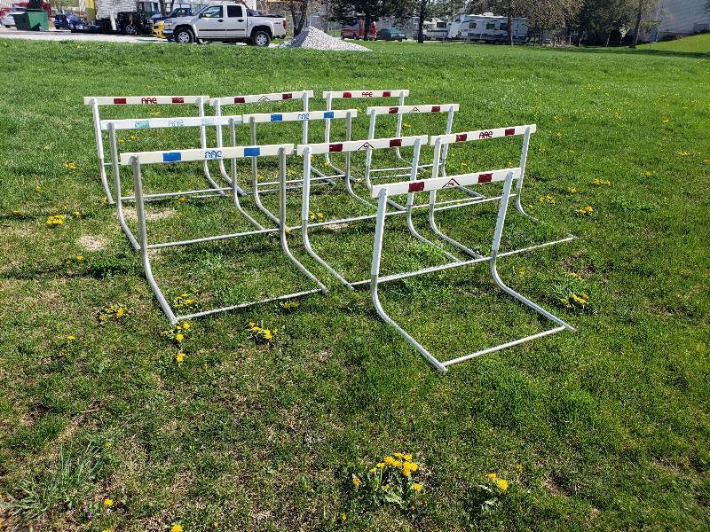 lot 33 image: Lot of 10 hurdles