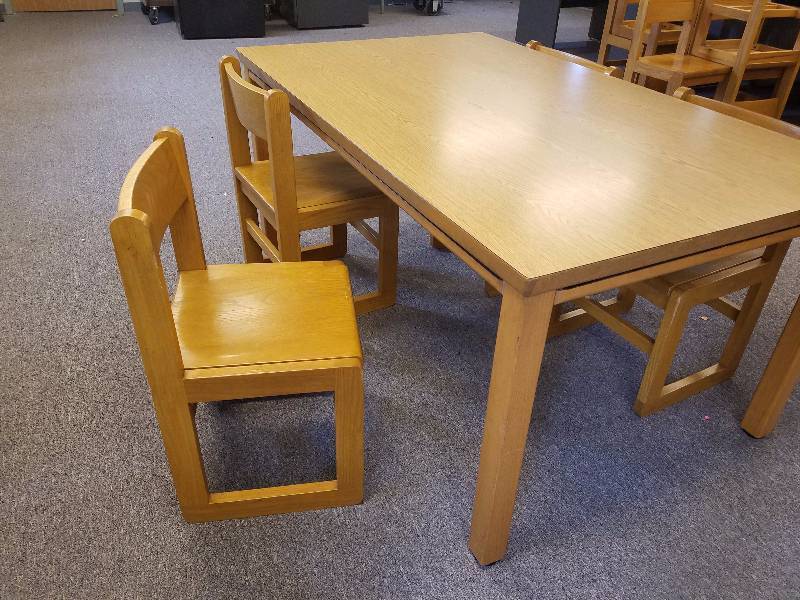 lot 78 image: Maple Table and 4 Chairs