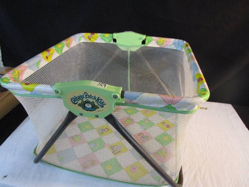 lot 83 image: Toy Play pen