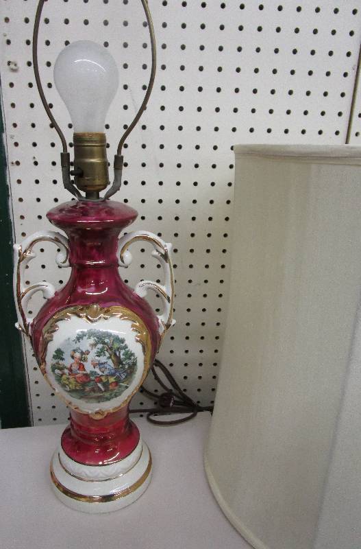 lot 87 image: Lamp
