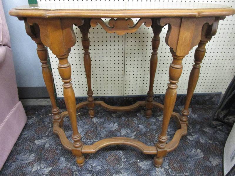 lot 90 image: Occasional Table