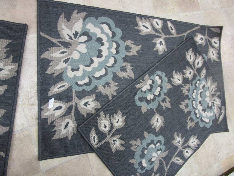 lot 94 image: Rugs