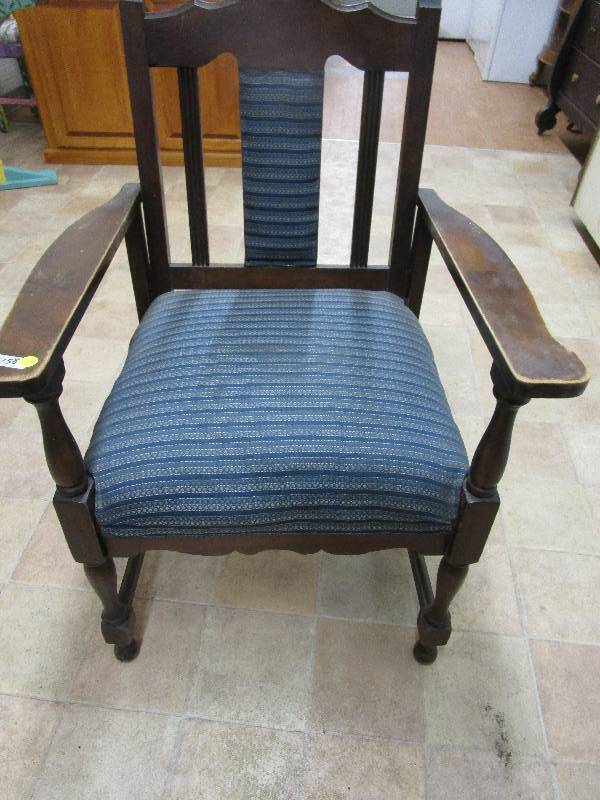 lot 101 image: Chair