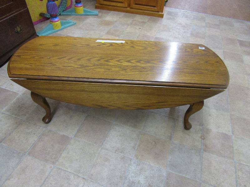 lot 102 image: Oak Coffee Table