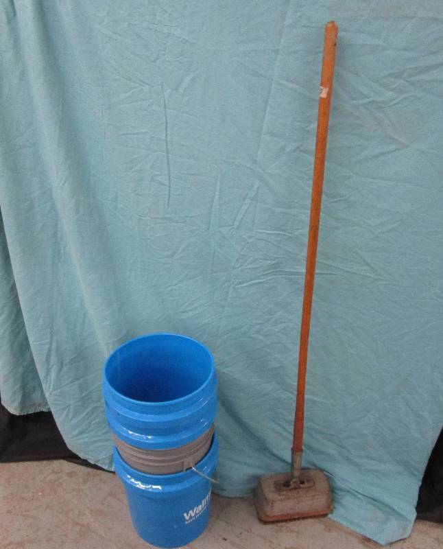 lot 136 image: Sink with Removable Legs, 4-5 gallon pails and old Heavy Floor Scrubber