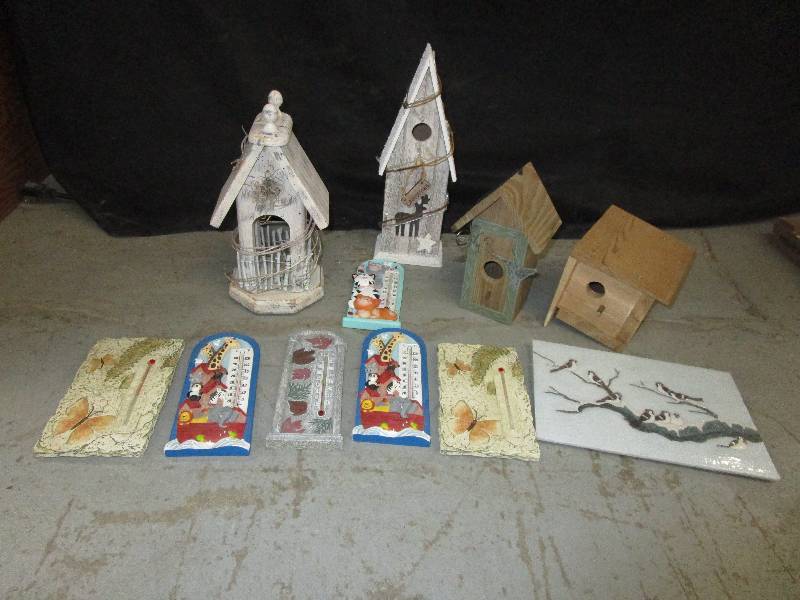 lot 145 image: Birdhouses Thermometers
