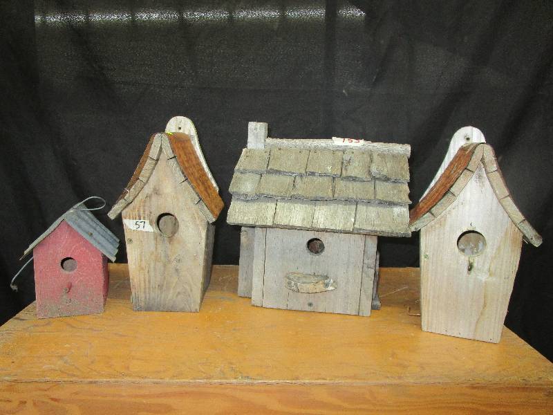 lot 153 image: 4 Birdhouses