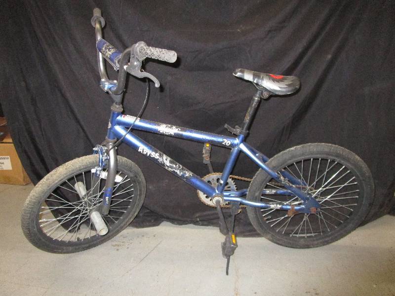 lot 164 image: KENT Abyss Bike Medium Sized Tires Hold Air