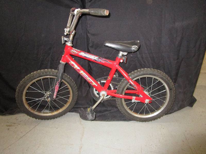 lot 165 image: Small Kids Bike Quest Holds Air