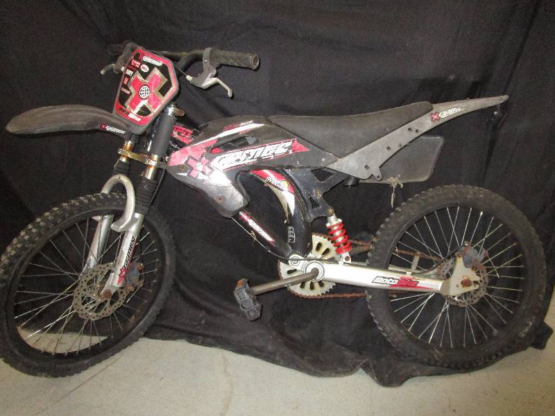 lot 166 image: Games MOTO Bike Front tire Flat Not sure if it Holds Air