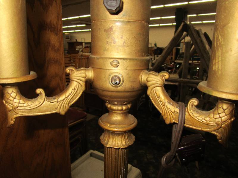 lot 97 image: Lamp