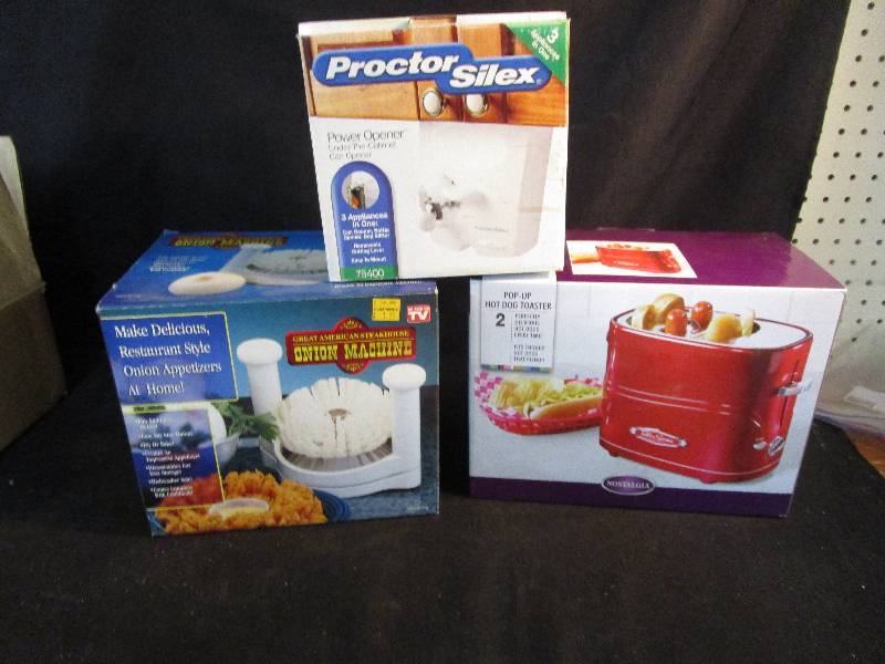 lot 13 image: Small kitchen appliances