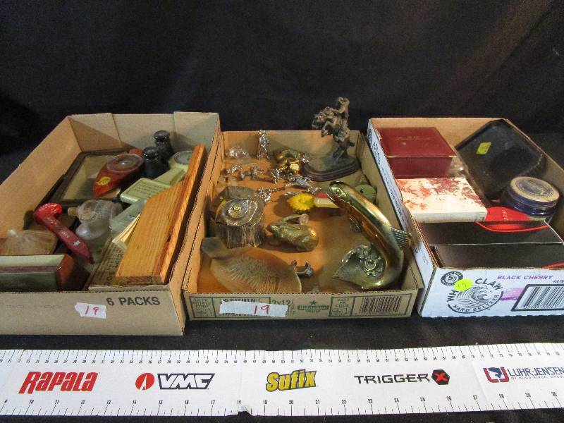 lot 19 image: Mens and womens Vintage items