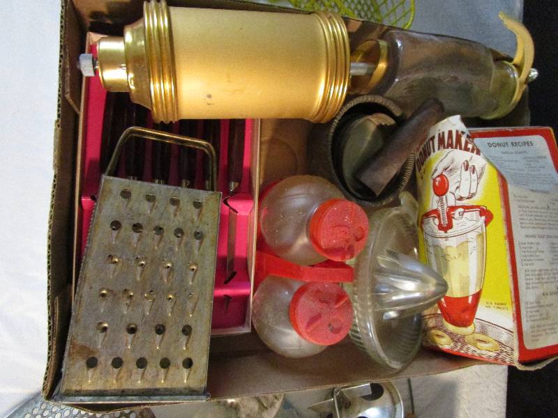 lot 23 image: Kitchen Wares