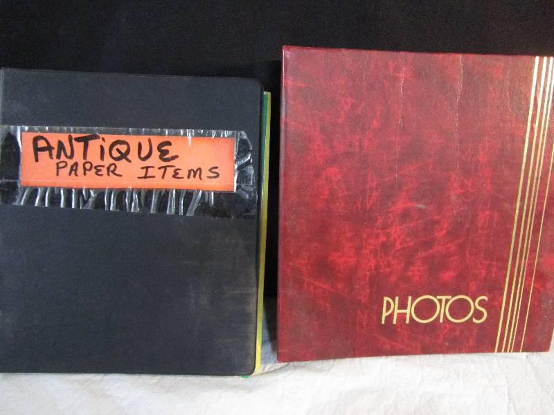 lot 38 image: Paper Items in binders