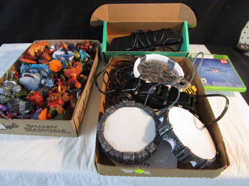 lot 43 image: X-Box stuff