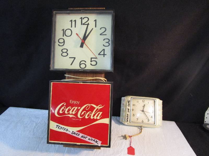 lot 45 image: Electric clocks