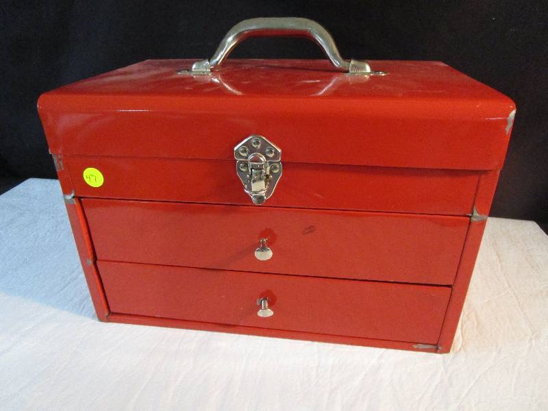 lot 47 image: Red toolbox