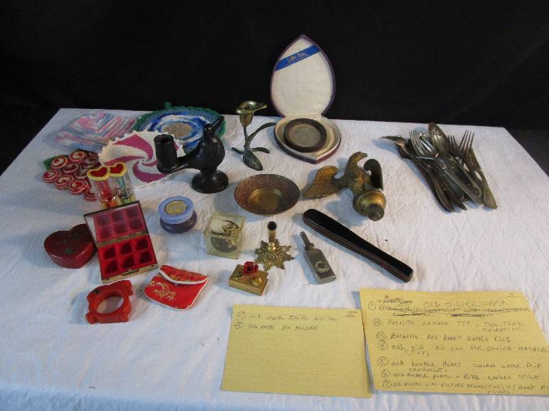 lot 60 image: Misc Vintage items