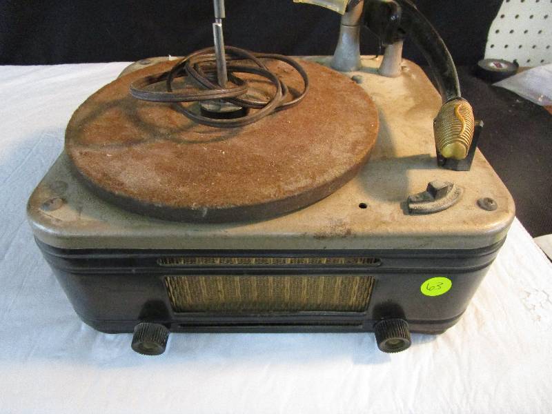 lot 63 image: Record Player
