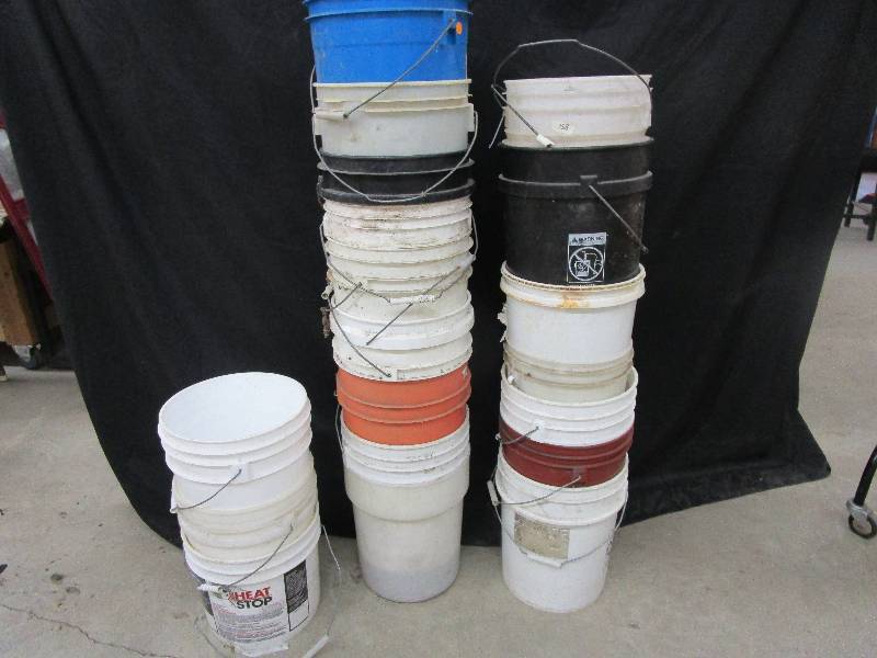 lot 28 image: Five Gallon Pails