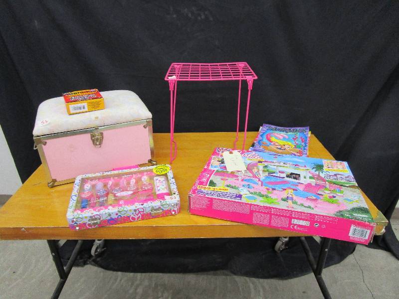 lot 53 image: Barbie Build and Blocks
