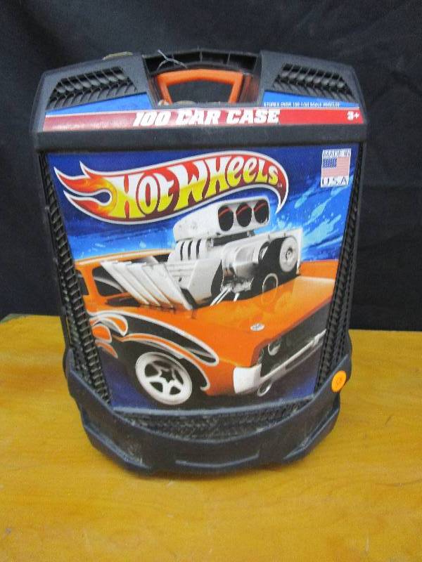 lot 58 image: HotWheel Case and cars