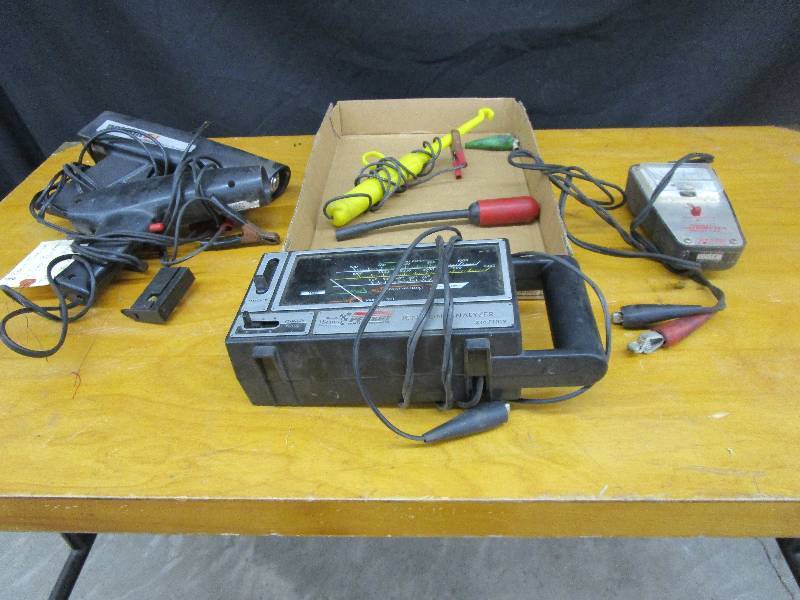 lot 94 image: Early Tuneup and Diag Equipt, timing Lights and Other Igniion Analyzers