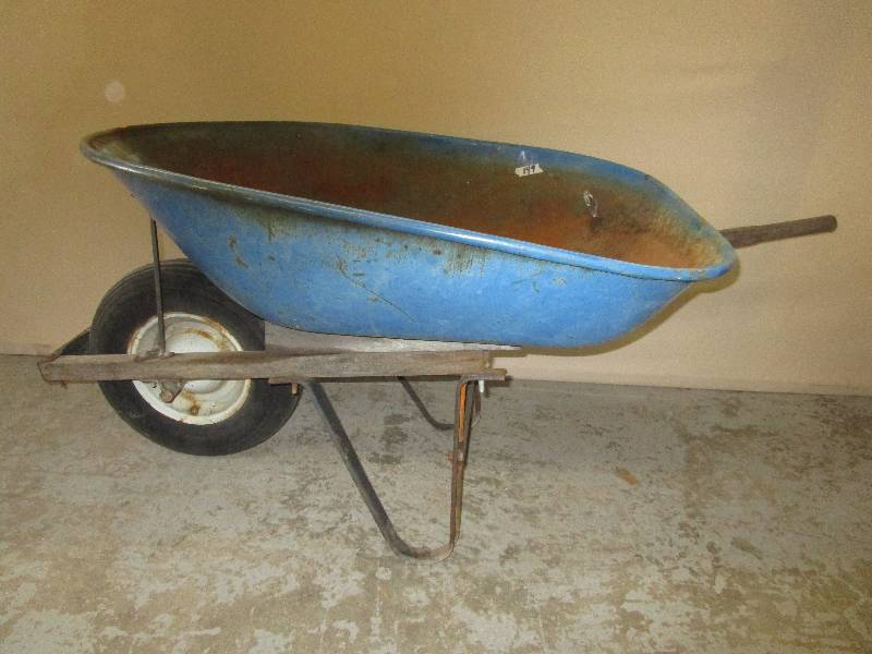 lot 120 image: Wheelbarrow needs handle