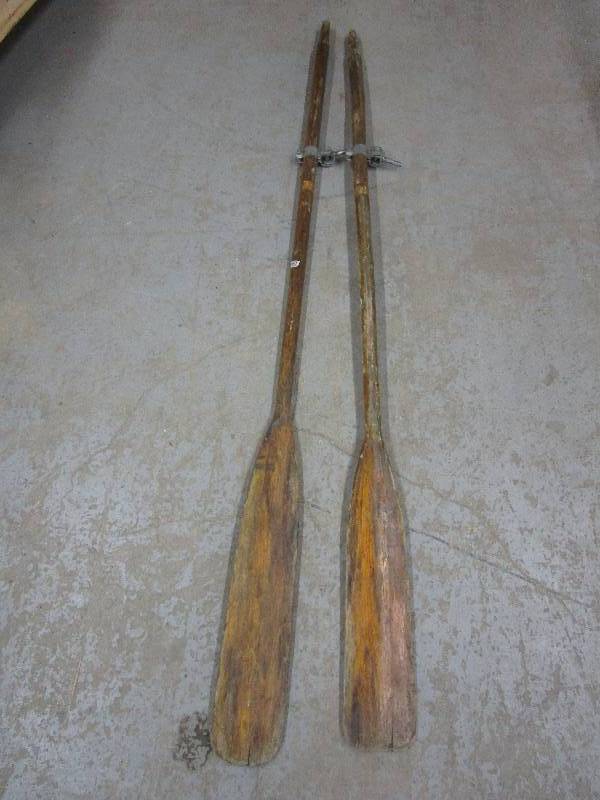lot 123 image: Oars