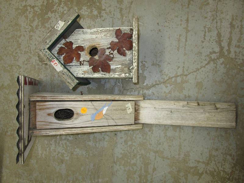 lot 128 image: 2 Birdhoues