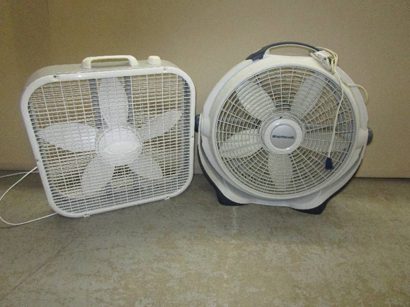 lot 129 image: 2 Fans Lasco and Windmachine