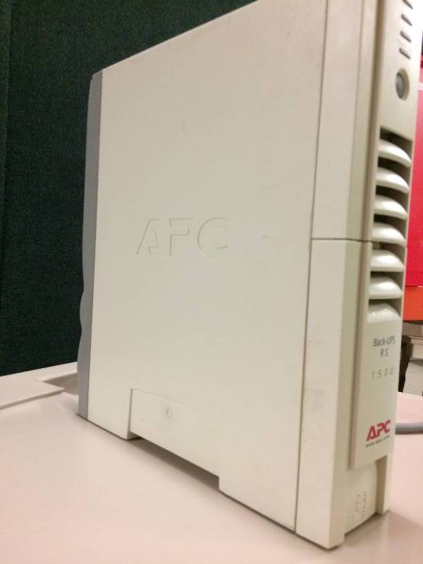 lot 6 image: APC RS 1500 BACK-UP BATTERY POWER SUPPY COMPUTER SURGE CONTROL PANEL&nbspUninterruptible Power Supply - Excellent Condition