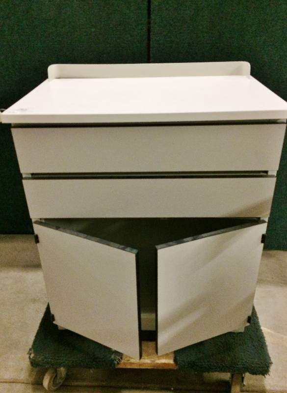 lot 24 image: Examination Room 2 Drawer 2 Door Laminate Cabinet - Excellent Condition