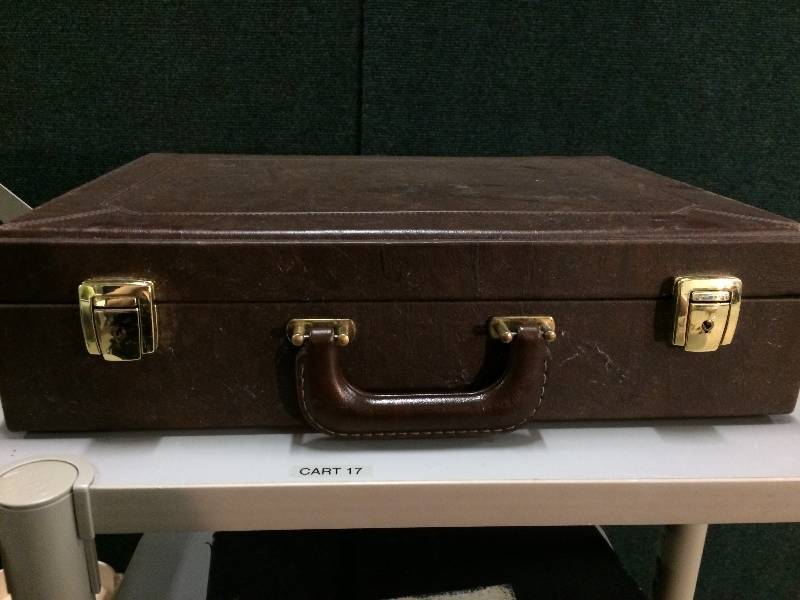 lot 4 image: RETAILS USED $300 VINTAGE LEMPERT STORZ HEADLIGHT HEADLAMP EXAM DOCTOR SURGEON ANTIQUE LIGHT LAMP IN CASE