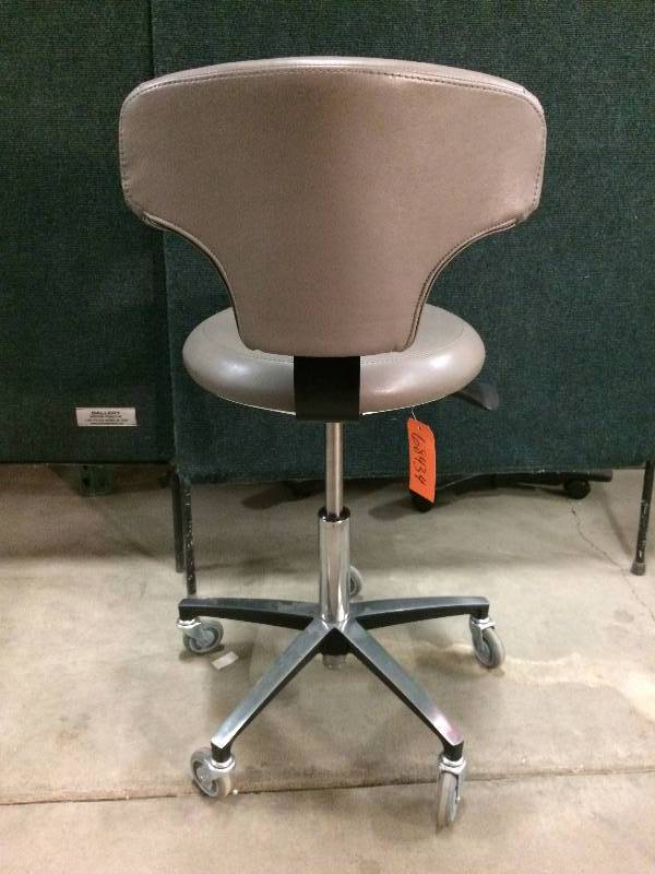 lot 8 image: WOW $$$ Keilhauer SKY-2ST312 Sky Lab Clinician Medical Stool - Excellent Condition