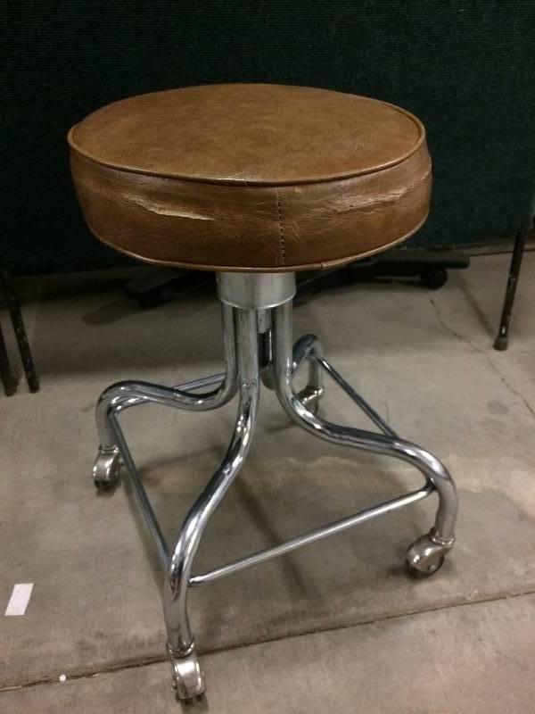 lot 33 image: Medical Clinic Physicians Office Rolling Stool - Beginning of Cracking On Side
