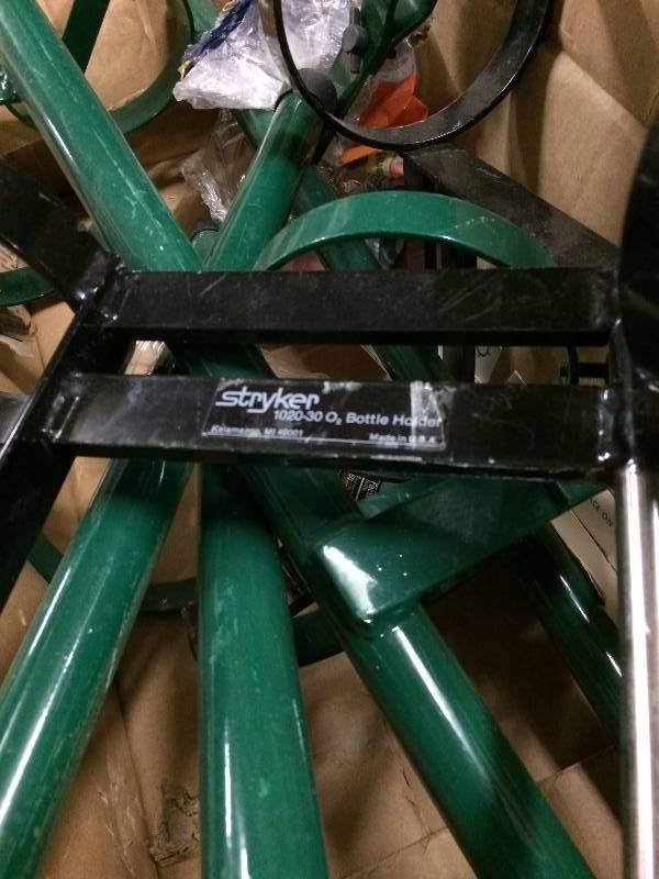lot 42 image: Lot Of Mada & Stryker 1020-30 Oxygen Tanks Bottle Holders