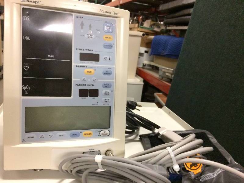 lot 45 image: Datascope Accutorr Plus Patient Monitor&nbspNIBP, SpO2, and Pulse Rate - Complete with Cuffs, Finger Sensor Etc - Excellent Working Condition