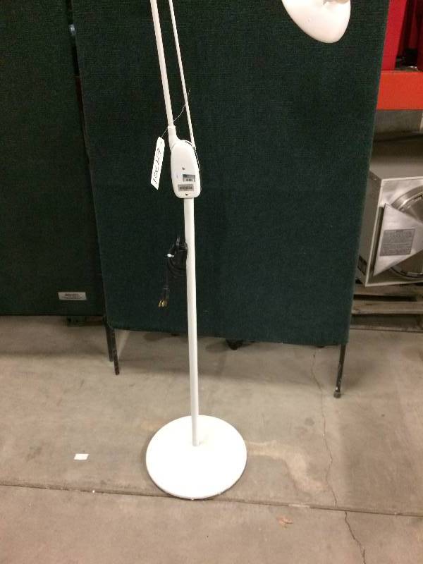 lot 58 image: WOW Stationary Minor SurgerySurgical Light MEDICAL PROCEDURE LIGHT - Excellent