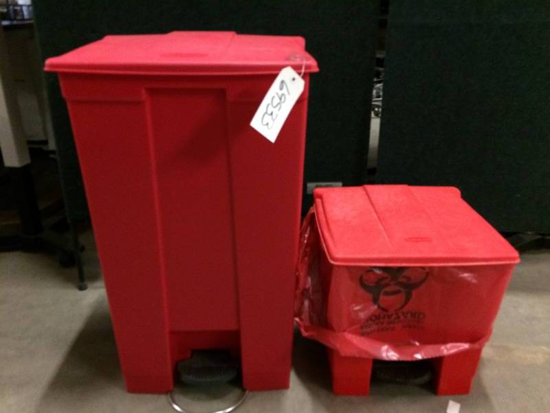 lot 61 image: Rubbermaid Red Plastic Waste Bin