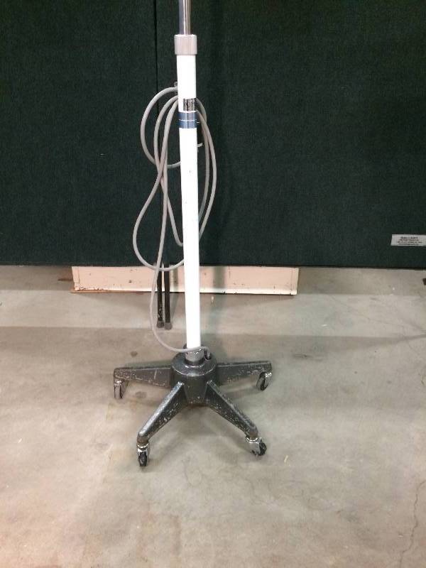 lot 66 image: Skytron Infinity Powerful High Quality Operating Room Exam Light - Excellent Condition