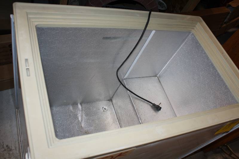 Open face merchandising refrigerator, caster mounted, 115 volts, 34x21x32h-RunsCools