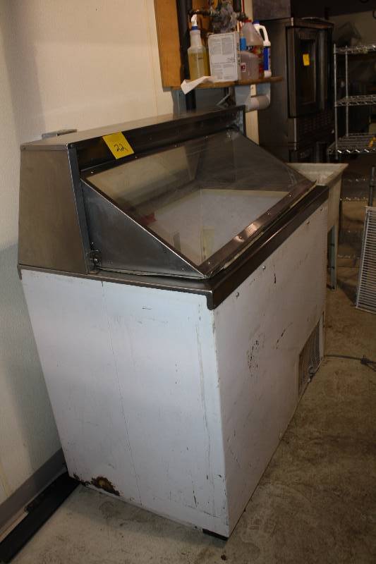 Dipping cabinet, acrylic flip-to lid, 115 volts, 46.5X26.5x49H.RunsFreezes