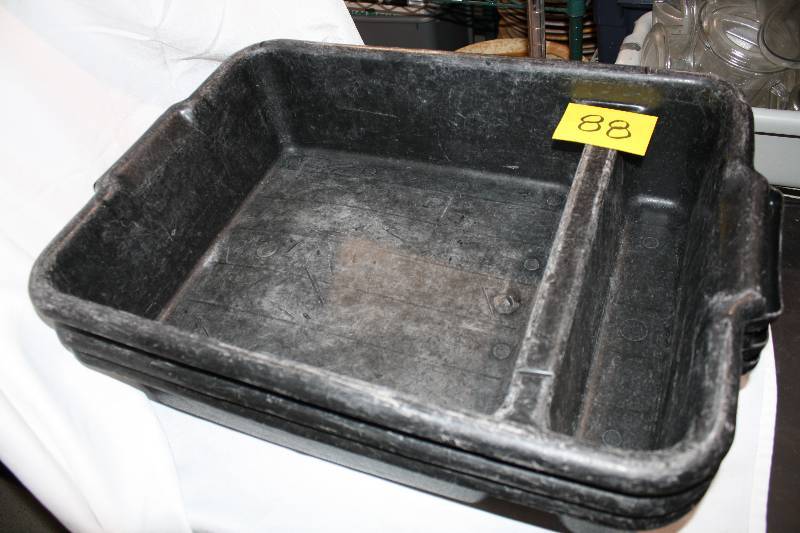 Plastic Containers for Clearing Tables